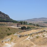 la descente du mont Barbaro vers le temple de Segeste,